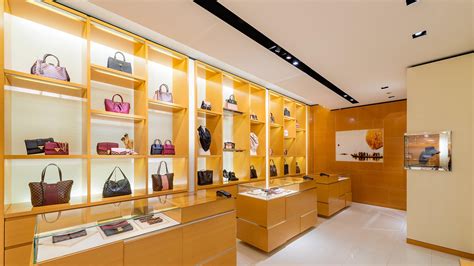 louis vuitton italy rome|louis vuitton italy website.